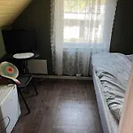 Cozy Bedroom & Basement With Amenities *