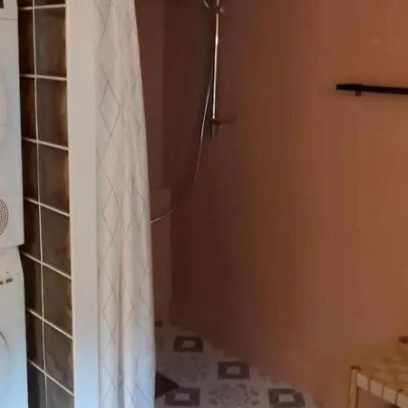 Cozy Bedroom & Basement With Amenities *