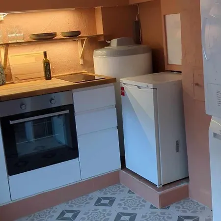 Gasthuis Cozy Bedroom & Basement With Amenities *