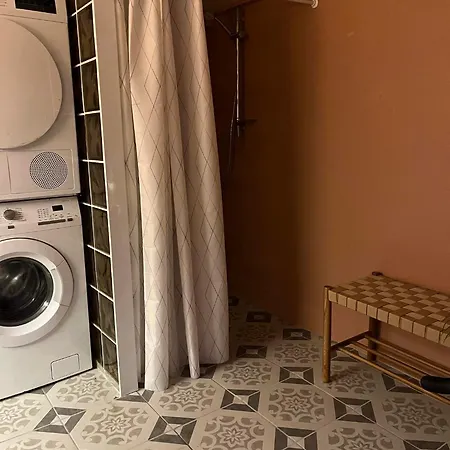 Cozy Bedroom & Basement With Amenities オッダ