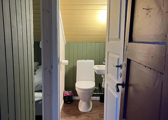 Cozy Bedroom & Basement With Amenities