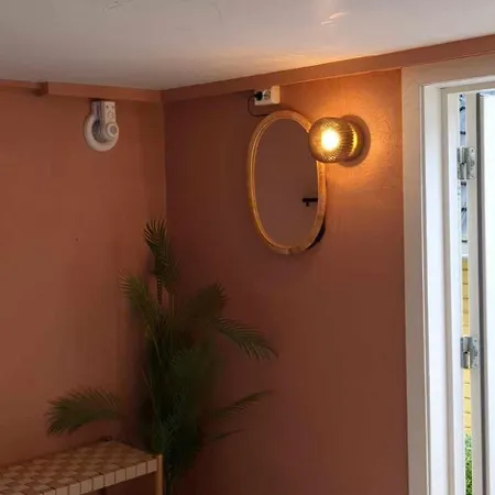 Cozy Bedroom & Basement With Amenities